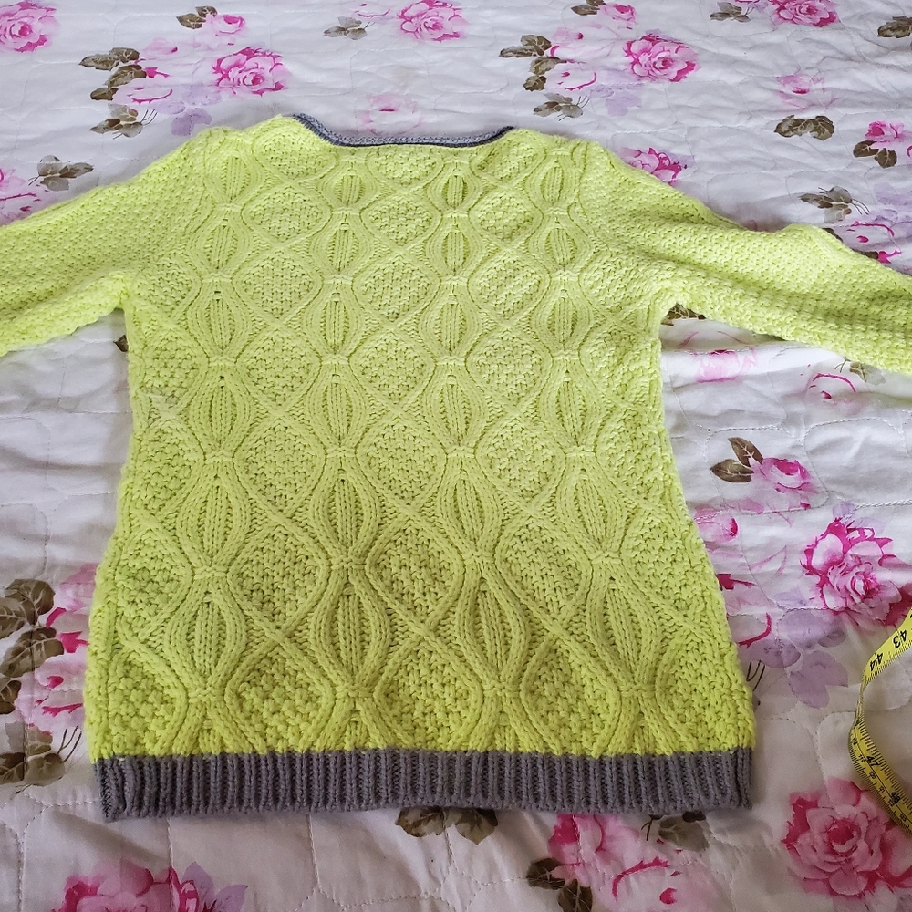 New bebe sweater - Picture 10 of 11